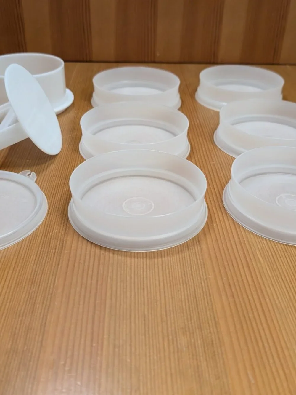 Tupperware Lot (6) Quarter Pounder Hamburger Keepers 882 w/Ring, Press & Lid EUC